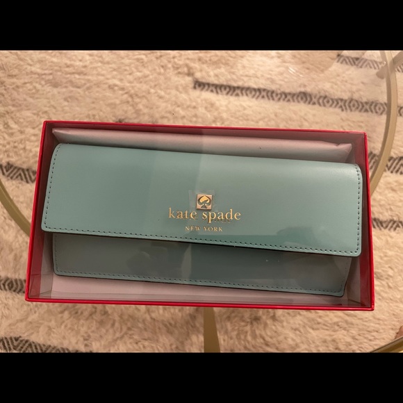 Brand New in Box Kate Spade Wallet - Picture 1 of 7